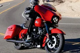 盘点23款哈雷戴维森全系新款摩托机车完整版第2集——提车啦图片