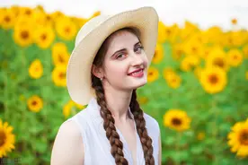 海外轶事：中国大叔打败跆拳道高手扬名俄小镇，娶小镇最美女孩图片