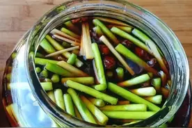 家庭腌制蒜苔图片