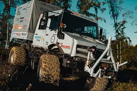 曾打破轮式车辆攀爬世界纪录，爆改的乌尼莫克双排座越野车实拍图片