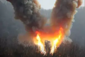 朝军打响核反击演练，美轰炸机闯半岛，解放军黄海划禁区图片