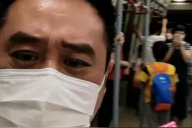 53岁香港戏骨广州坐地铁，直言兴奋大方打招呼，已在内地租房定居图片