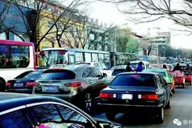 榆林多方联手破解中心城区“停车难”图片