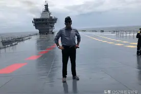 中国航母甲板坑坑洼洼，印度甲板却很光滑，这到底是怎么回事？图片