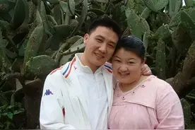 喜剧演员胖丫入狱，杨树林独自带娃，苦等女方3年，好男人不多了图片