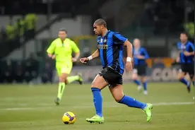 40岁阿德近况：现身国米赛场，胡子花白显老态，张康阳亲自接待图片