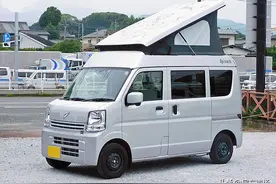 铃木Every小型升顶房车，0.66L排量够省油，上下两张床住4人图片