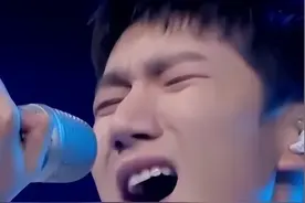 王源：半年道歉四次，舞台上崩溃大哭，他的错误真的不可原谅吗？图片