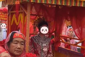 山西一女子出嫁，娘家人纷纷送上豪华陪嫁，长长的嫁妆单羡煞旁人图片