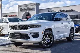 2023款JEEP切诺基来了，气场十足，8缸引擎+四驱，尺寸媲美宝马X5图片