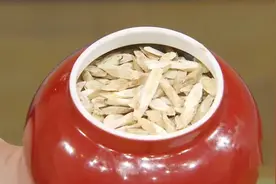 黄芪加它一起泡，控压、通便、气血双补！102岁老人每天一杯图片