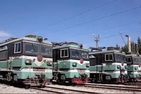 情怀车 ：一代经典SS3型机车图片