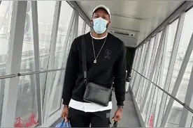 威姆斯结束第二阶段！手拿2大包独自登机，广东用全华班真不稳图片