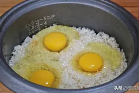 煮大米时，加3个鸡蛋，出锅太香了，不吃撑都停不下来，营养解馋图片