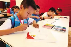青城融媒小记者用画笔表达对党的热爱图片