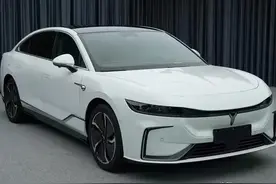 首款半固态电池车型岚图追光上市了。图片