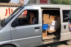 私家车帮朋友搬家被查，罚款500，车主不服反问交警，结果打脸了图片