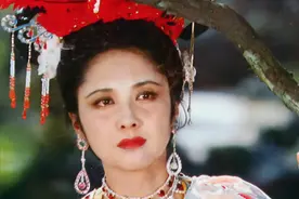 网红穿古装模仿“女儿国国王”，网友：让你模仿，没有让你超越图片