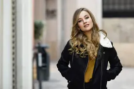 俄罗斯女汉子套路中国丈夫——老弟，起来干活啦图片