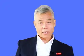 “暴力砸窗”的司马南，把整条大街都毁了，“断头台”在等着你？图片