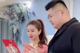 著名网红猴哥与何钰欣喜结连理！女方称结婚绝不是因为对方有钱图片