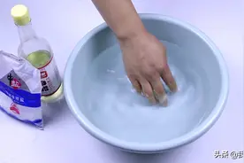 清洗牛仔裤多加一点东西，牛仔裤就不会掉色了，效果真的不错图片