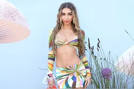 贾斯汀比伯的前任在科切拉音乐节上穿着比基尼炫耀她的身材图片