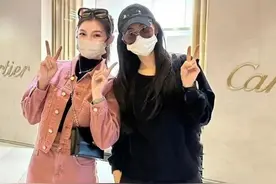 张柏芝被曝与谢霆锋复合后首露面，与粉丝亲切合影，懒理外界传闻图片