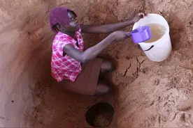 非洲地下水储量是地表的100倍，为何他们不挖井，而是到处找水？图片