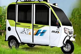 小刀和金彭发布全封闭的三轮车，公告车，能上牌，续航达100公里图片