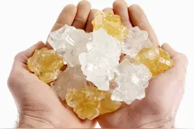 买冰糖时，黄色和白色哪一种更好？不了解的朋友，以后别买错了图片