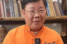 广东知名主持人郑达退休后的生活，竟然比上班还赚钱？图片