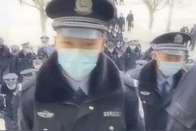 辽宁警察学院学生返校，新学期场面很壮观，评论区已经失控了图片