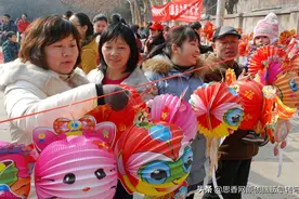 一身清清白白，肚里喝足墨水，被人冤枉叫贼（打一动物）图片