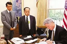克林顿：“误炸”中国使馆后，我给江泽民通话，地图有人动了手脚图片