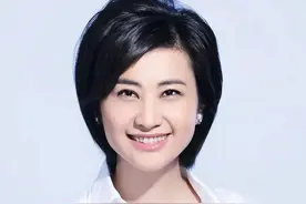 主持人吴小莉：与一贫如洗的哥哥相认，为何她伸手相助却遭拒绝？图片