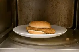 经常吃微波炉加热过的食物，不仅有害还会致癌？几条建议要听进去图片