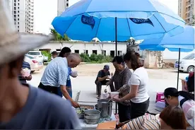 荒废9年烂尾楼：35户居民被迫入住，赶野狗接雨水，如今怎样了？图片