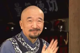 儿子和爸爸能有多像？李保田父子合影曝光，网友笑称共用一张脸图片