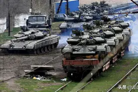 俄军打响反攻，军列装满坦克火炮运往乌东前线，乌军有溃败之势图片