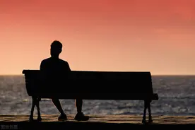 一个人是真富有，还是假有钱，看“三品”图片