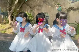 同卵三胞胎女儿都确诊自闭症，妈妈：耗尽每一寸生命照亮你们图片