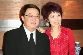 万里长城永不倒：词作者英年中风，曲作者风流多情，害惨了关菊英图片