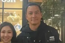 48岁吴彦祖美国被偶遇！挺大肚腩老到认不出，发际线上移险些秃头图片