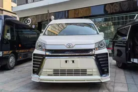 进口丰田海狮，9座大空间，可以两家人一起出行的商务车图片