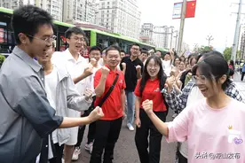 2023高考首日：为青春加油！图片