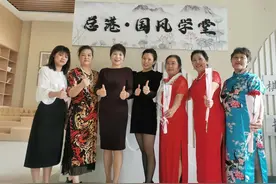 庆祝母亲节，武汉汉阳一社区组织居民开展旗袍沙龙秀万般风情图片