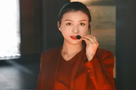 从她美丽的双眼里，看见了军人的坚韧力量图片