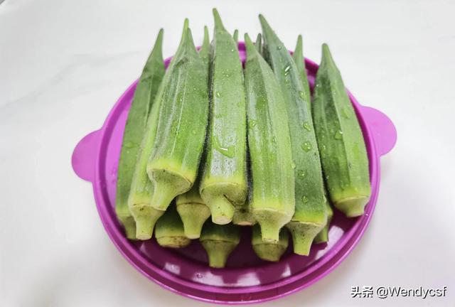 老鸡煲花胶汤有什么功效 2026年老鸡煲花胶汤有什么功效和禁忌