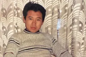 郭德纲罕晒年轻旧照！头发乌黑浓密帅气抢眼，郭麒麟被指太像爸图片